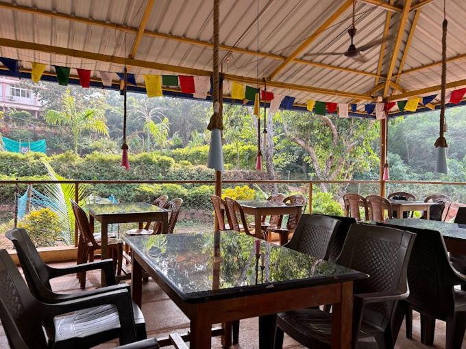 White Elephant Restaurant & Cottages Gokarna 고카르나 외부 사진