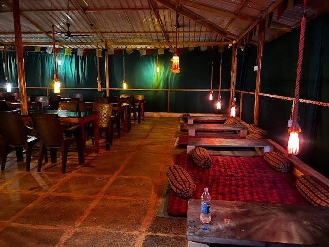 White Elephant Restaurant & Cottages Gokarna 고카르나 외부 사진