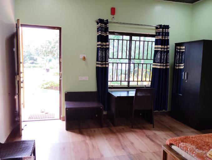 White Elephant Restaurant & Cottages Gokarna 고카르나 외부 사진