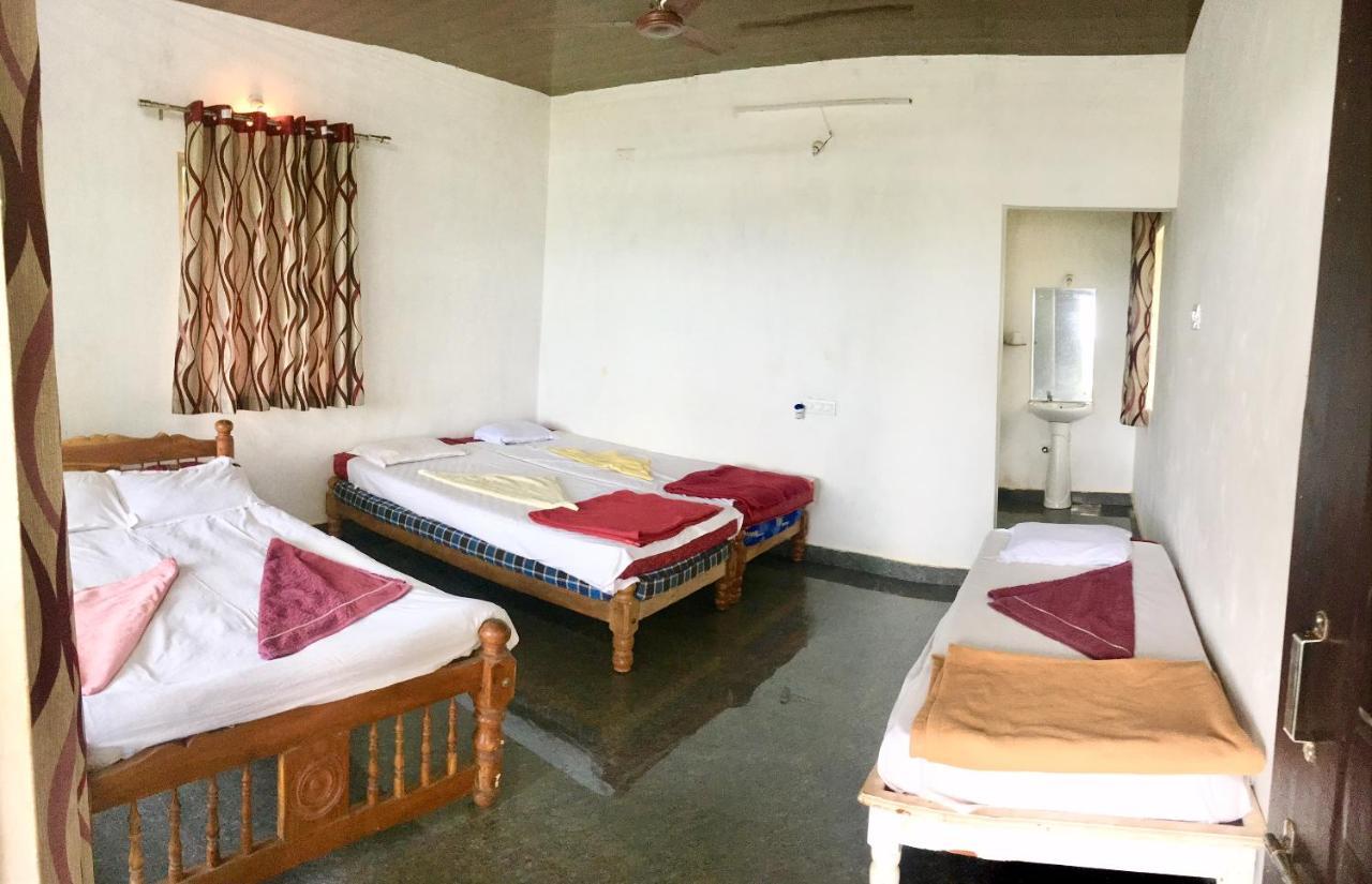 White Elephant Restaurant & Cottages Gokarna 고카르나 외부 사진