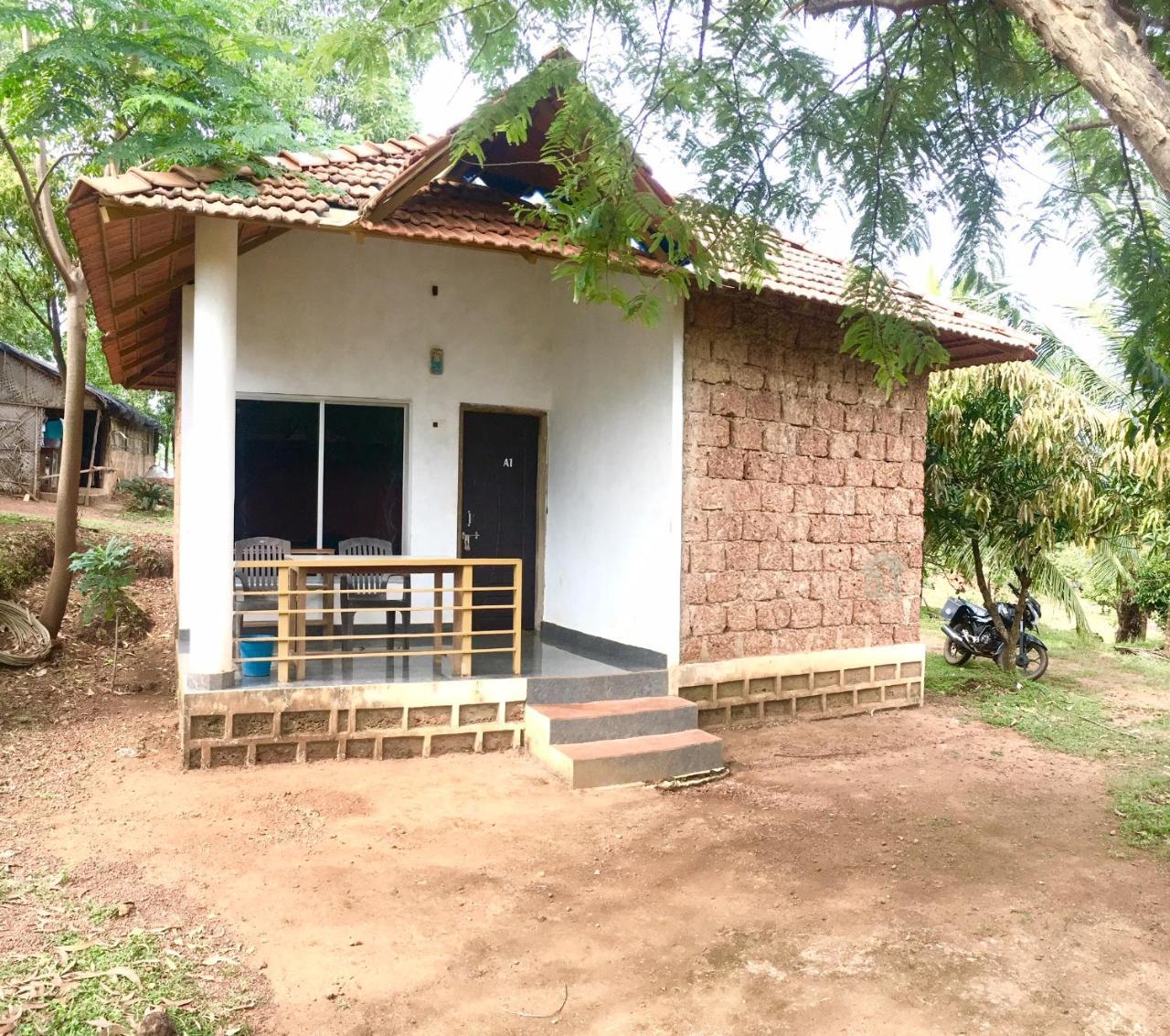 White Elephant Restaurant & Cottages Gokarna 고카르나 외부 사진