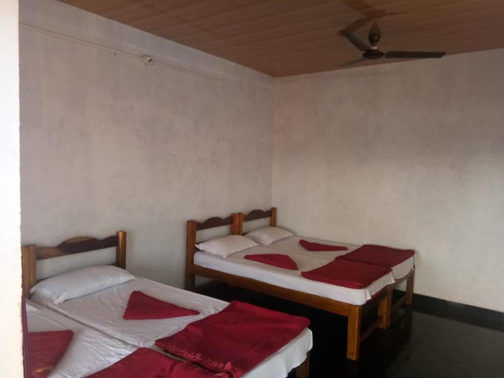 White Elephant Restaurant & Cottages Gokarna 고카르나 외부 사진